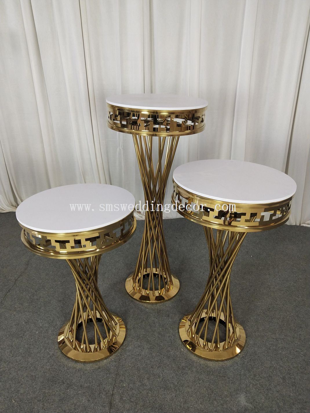 gold metal plinth stand