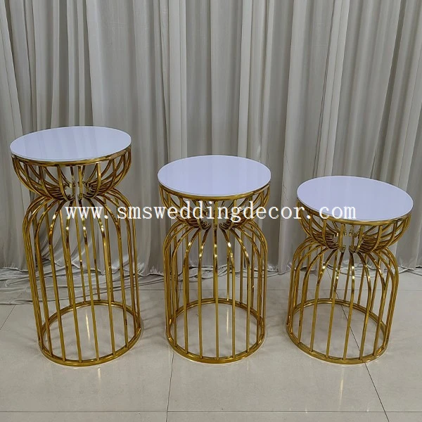 gold metal plinth stand